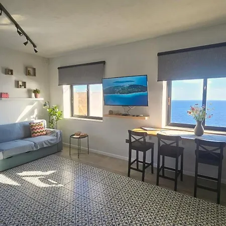 Blue Horizon Apartment *